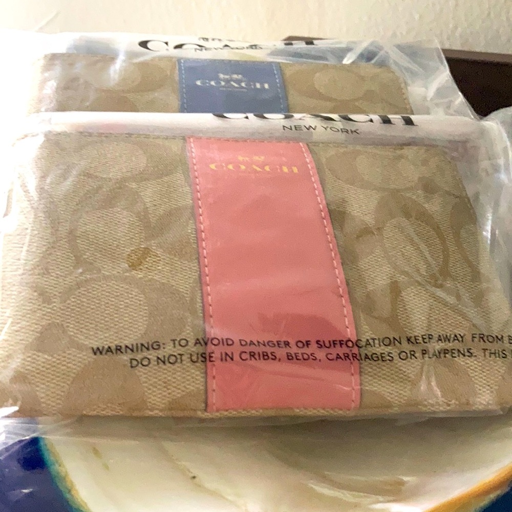 Coach Wristlet Light Khaki Bubblegum NWT